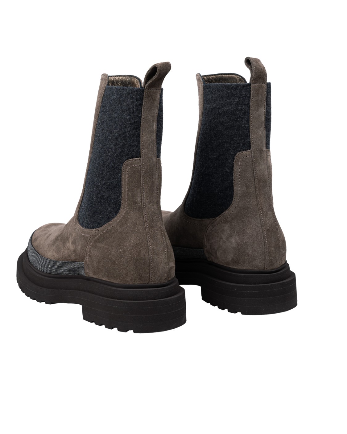 shop BRUNELLO CUCINELLI  Boots: Brunello Cucinelli Chelsea Boot in camoscio con Precious Contour.
Fasce elastiche laterali.
Fodera in pelle.
Battistrada in gomma TPU.
Inserti elastici laterali per favorire il comfort.
Decorazione in monile Nickel-free.
L'alzata misura 4 cm.
Composizione: vera pelle.
Made in Italy.. MZSFG2745-C8769 number 5093756